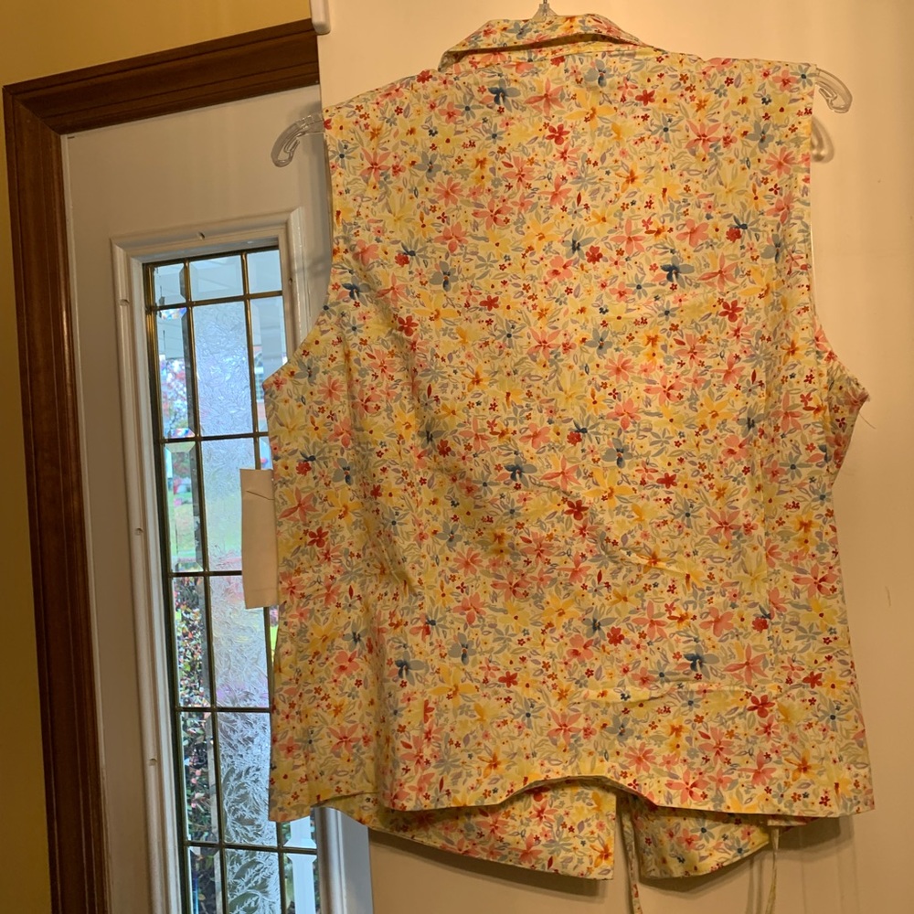 Flower print sleeveless summer blouse. XL - Picture 2 of 4